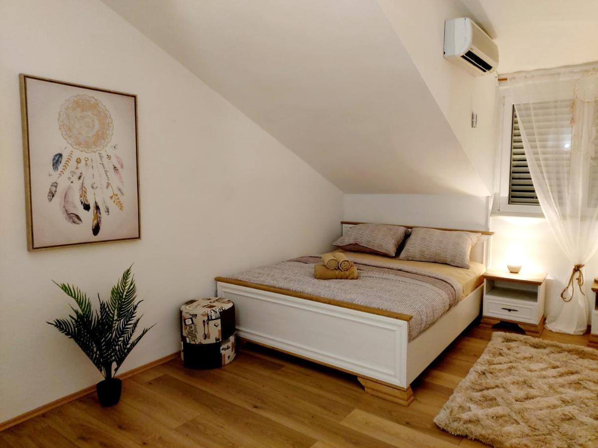 Hana In Jelsa Apartment