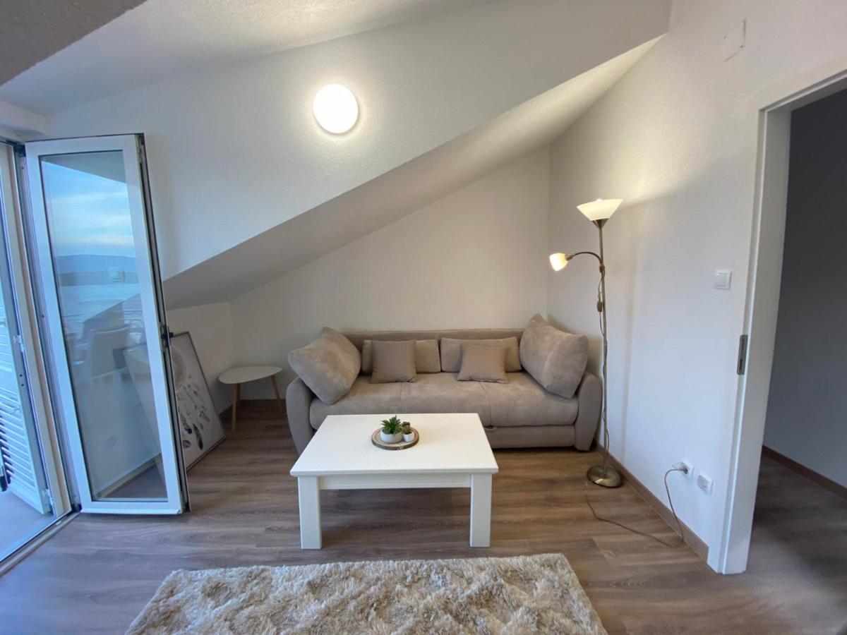 Hana In Jelsa Apartment